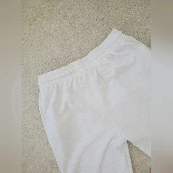 Nike Dri-FIT Swoosh Fly Standard Issue - Picture 10 of 10